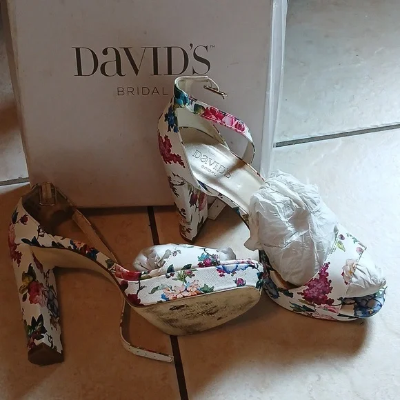 Shoes - Picture 1 of 2